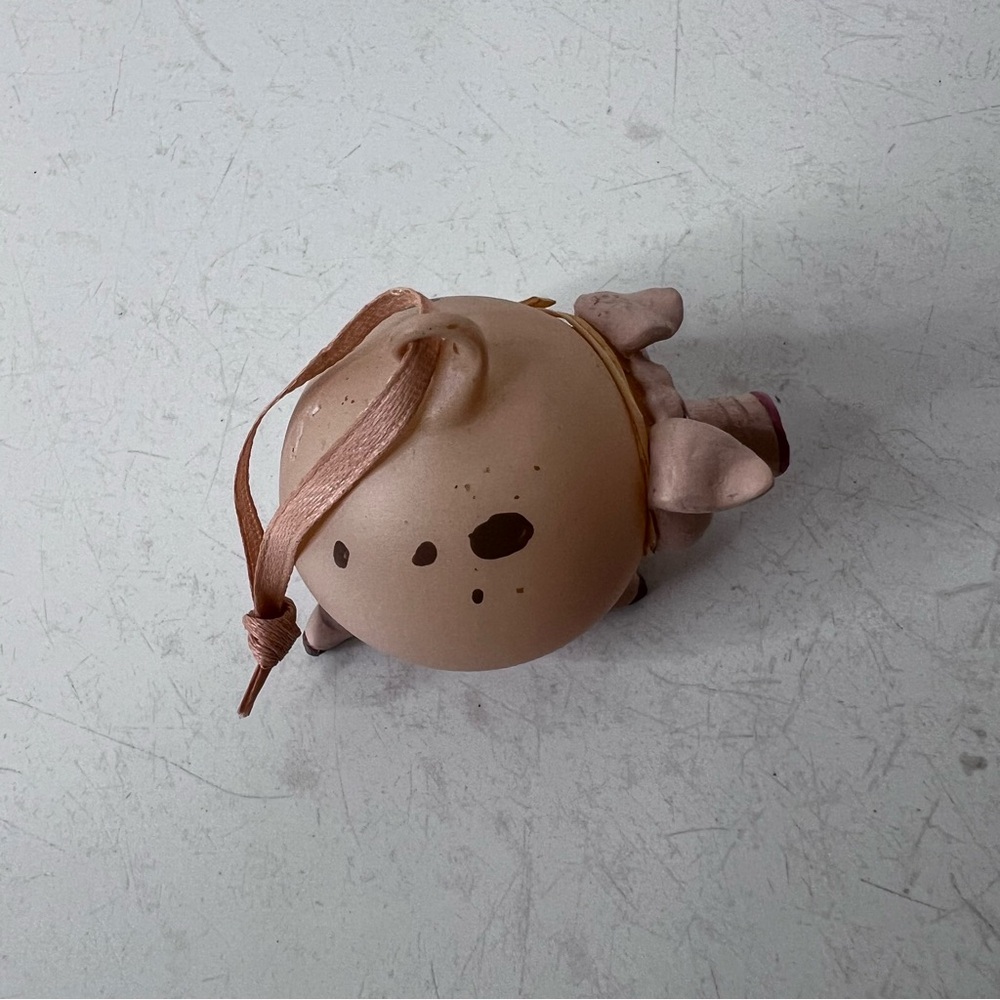 Pink Pig round ornament - Picture 10 of 12